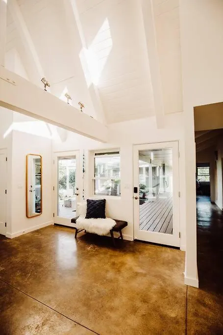 Boho New Construction: On Golf Course/Views/Hot Tub Ac Walk To Market And Beach Princeville