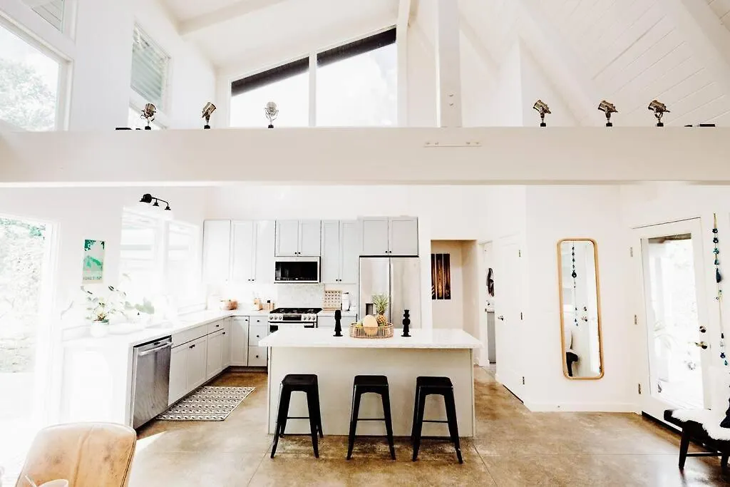 Boho New Construction: On Golf Course/Views/Hot Tub Ac Walk To Market And Beach Princeville